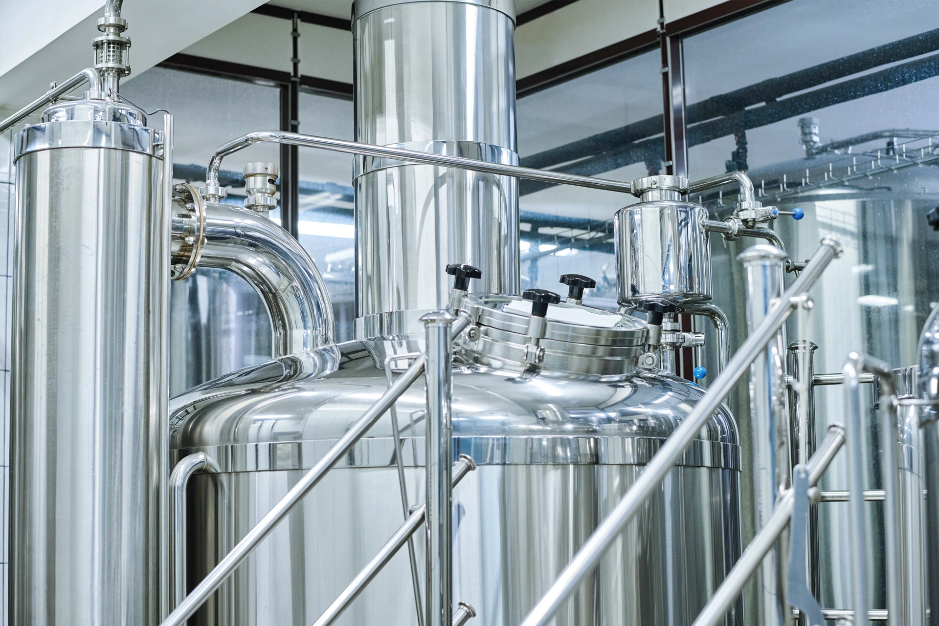 sera System zur sicheren Bereitstellung von Natronlauge aus Feststoffen – effiziente und sichere Handhabung für Reinigungsprozesse in der Lebensmittelindustrie.