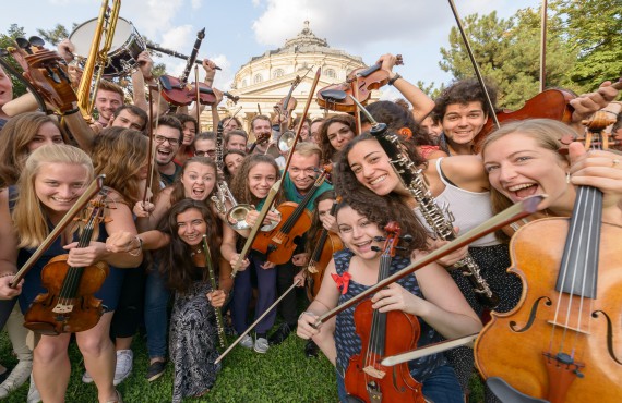 Musiker mit Streichinstrumenten Kultursommer Nordhessen