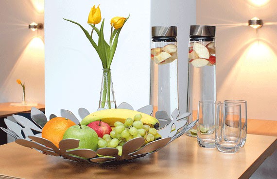 Frisches Obst und Wasser